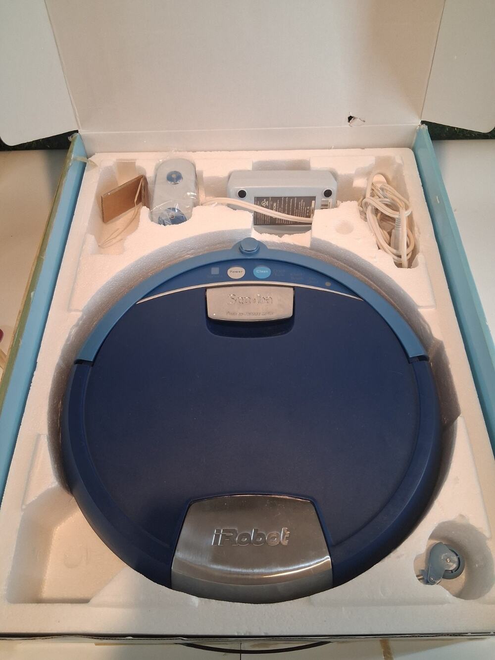 iRobot Scooba 385 Floor Washing Robot Cleaner Complete In Box CIB Tested Works